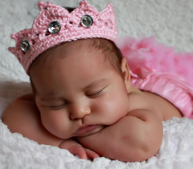 23 Cute Crochet Crown Patterns For Every Need Patterns Hub