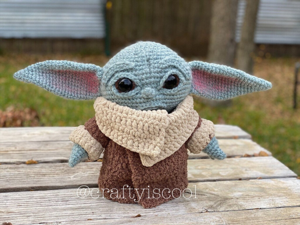 An Adorably Huggable Crocheted Baby Yoda