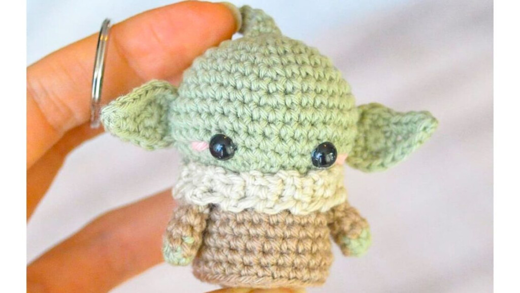 Crochet Yoda Baby Keychain PDF Amigurumi Free Pattern 500 PDF Passo 