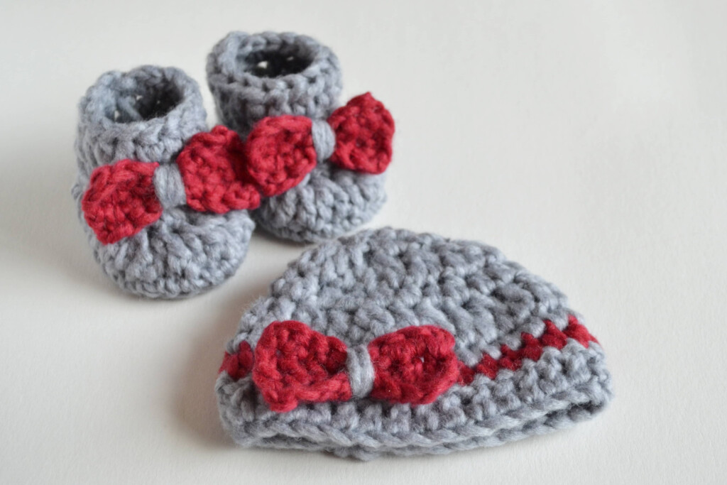 SO FLUFFY Crochet Baby Booties And Beanie FREE Croby Patterns